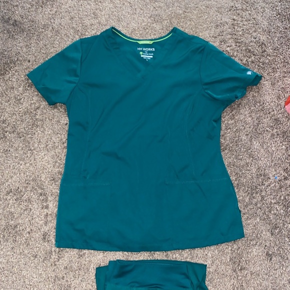Scrub set - Picture 2 of 2